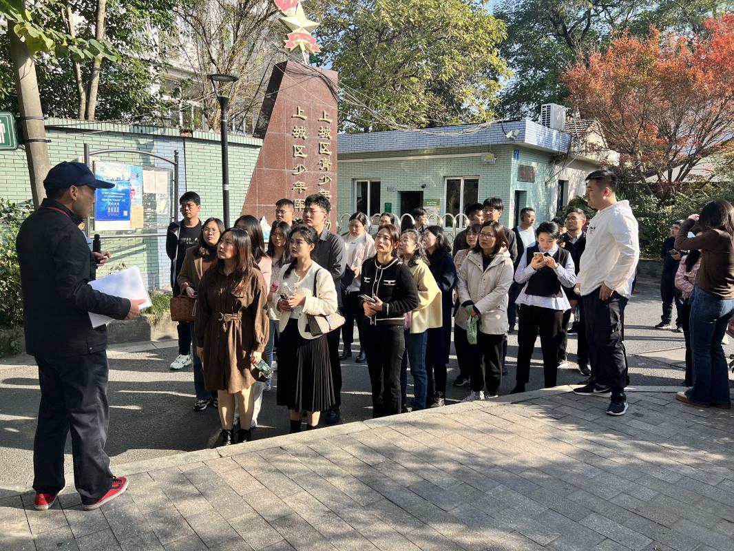 海陵中青年干部培训班前往馒头山社区，南宋御街参观学习  第3张