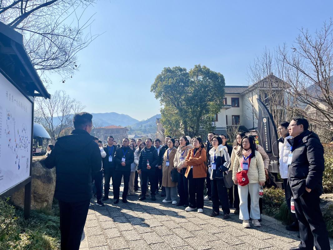 四川省东西部协作干部培训班走进小古城村与径山村，探寻乡村振兴发展新路径